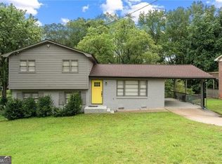 799 Pine Roc Dr, Stone Mountain, GA 30083