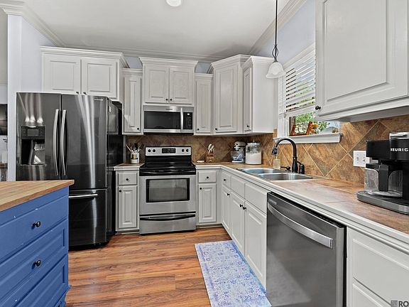 2nd image of 16208 Old Samuel Dr
