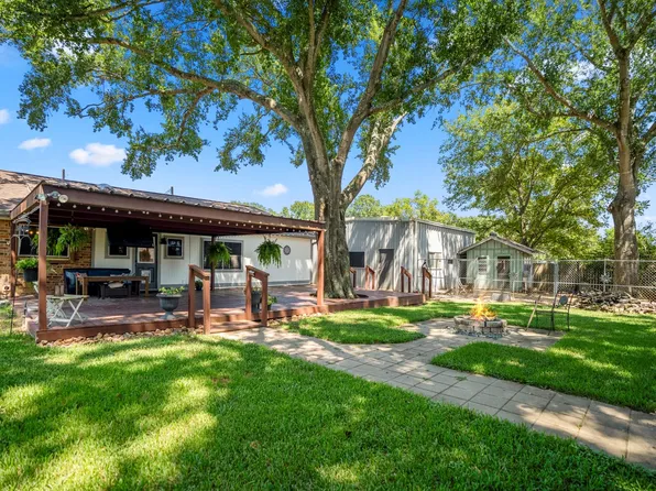 2411 Orange St, Waller, TX 77484