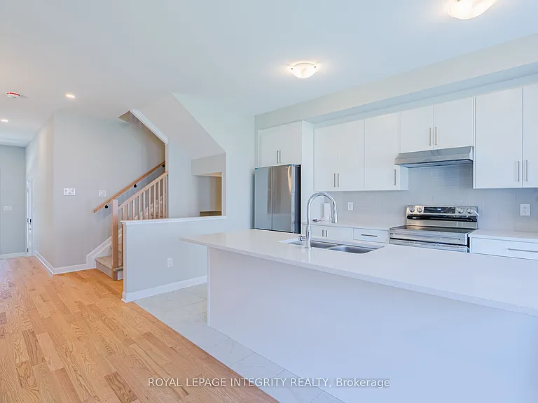 96 Osler St E — Photo 8