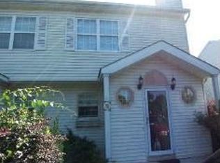 279 N 3rd Ave, Bay Shore, NY 11706