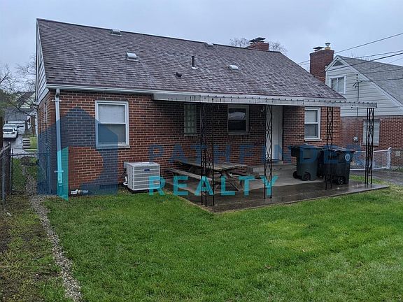5th image of 520 W Parkwood Dr