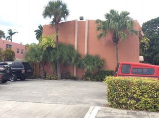 273 NE 142nd St #19-B, Miami, FL 33161
