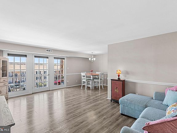 3rd image of 12707 Gordon Blvd APT 52