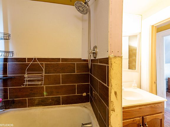 3rd image of 1111 Blaisdell St