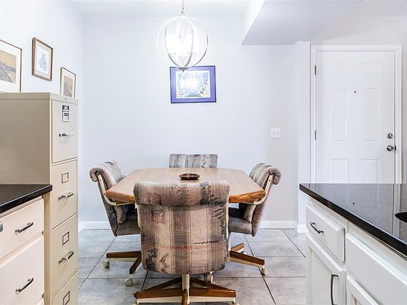 3rd image of 1074 S Dearborn St APT 105