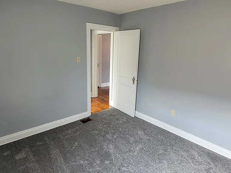 814 W 34th St — Photo 16
