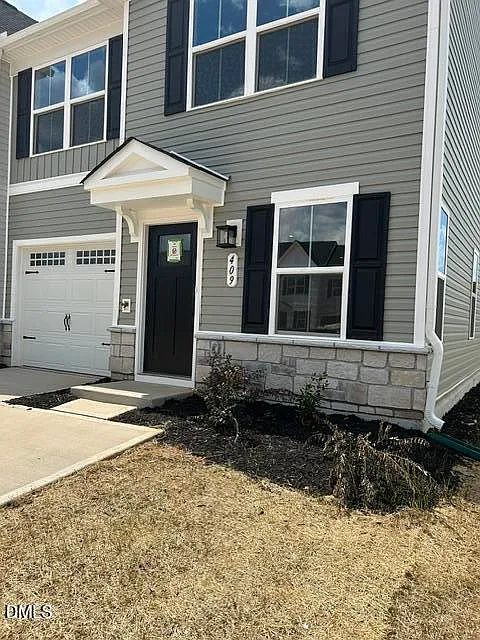3 bed, 2.5 bath, $2,100 — Photo 1