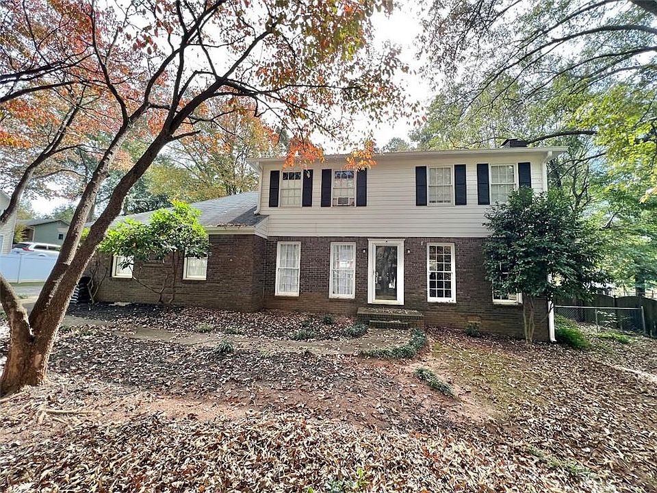 1st image of 204 Lexington Dr