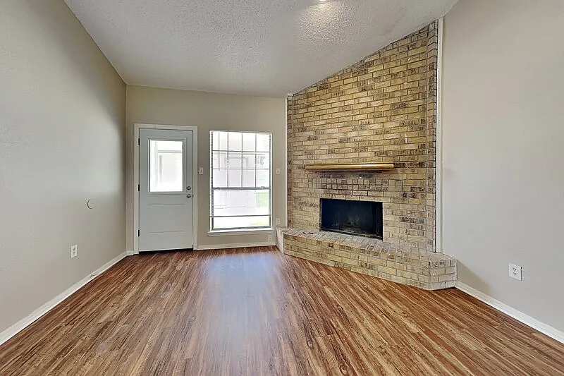 2 bed, 2.0 bath, 1521 sqft, $2,099 — Photo 3