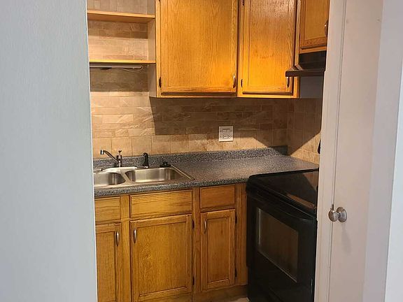 4th image of 1019 N Boxwood Dr APT 108