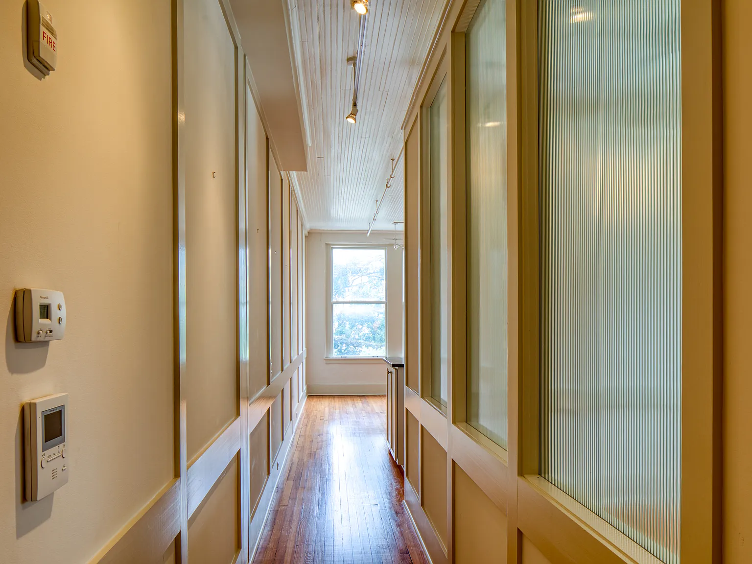 11 W York Street — Photo 3