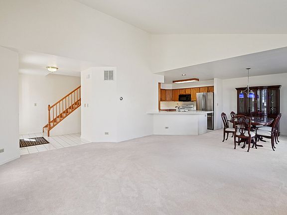 3rd image of 76 Ione Dr Unit D