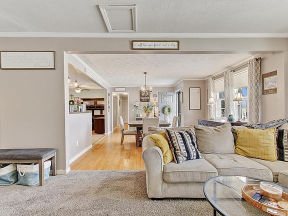 3rd image of 160 Inn View Dr