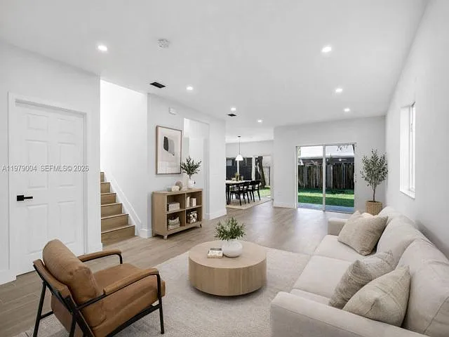 354 NE 35th Ave — Photo 9