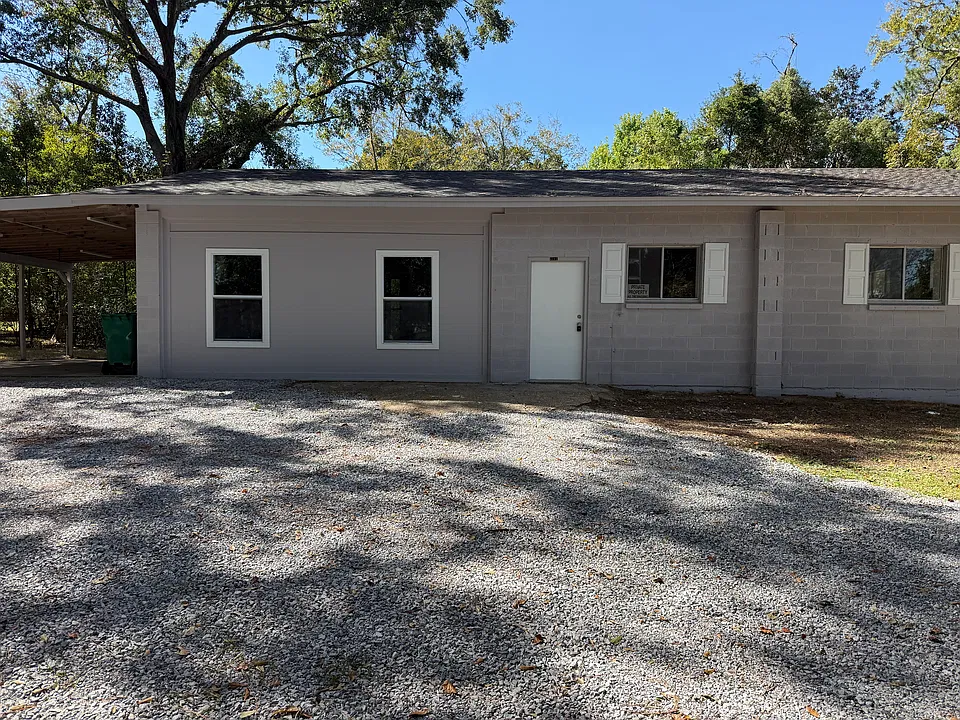 6104 Dora Ave
