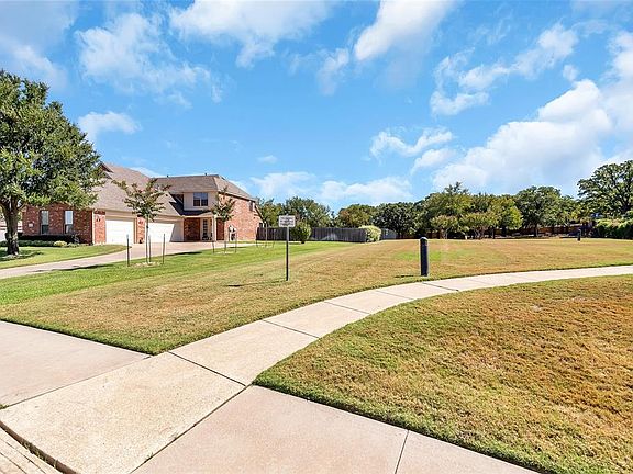 3rd image of 612 Unbridled Ln