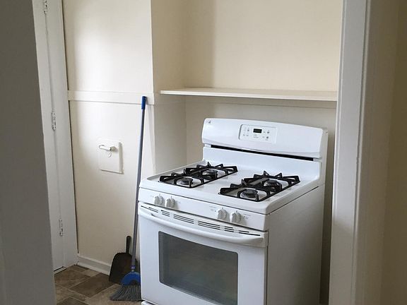3rd image of 1164 Kenmore Ave APT 9