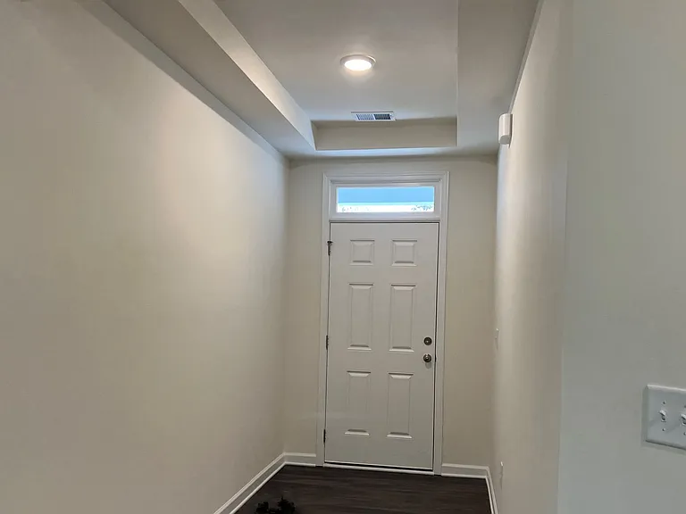 6045 Haddington Dr — Photo 8