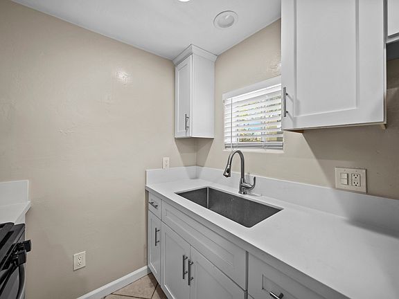 3rd image of 970 Hanover St #972