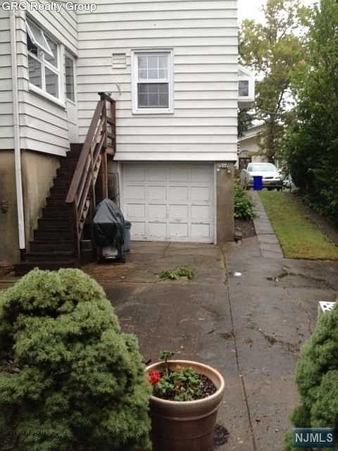 2nd image of 582 Abbott Ave