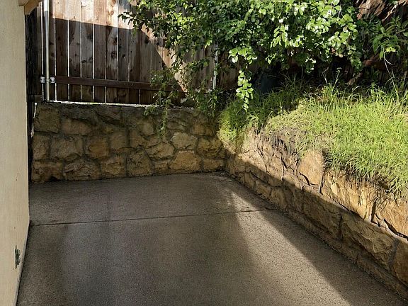 5th image of 808 N Voluntario St