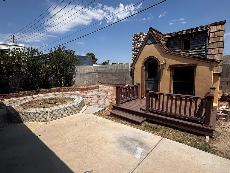 5608 Emilia Ave — Photo 14