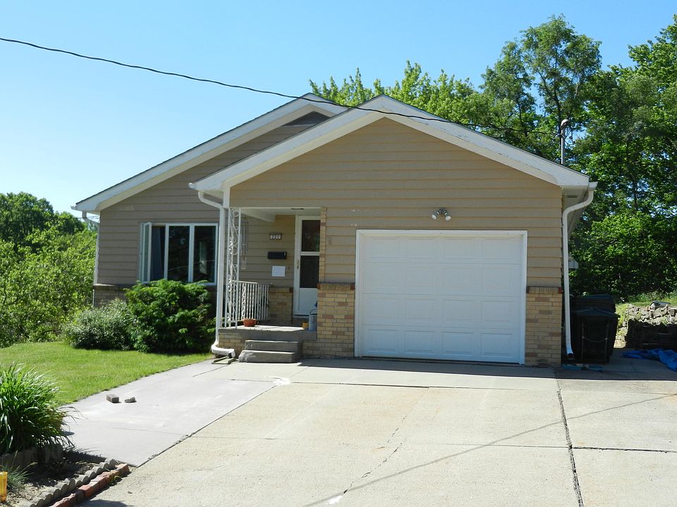 2nd image of 227 Mount Vernon St