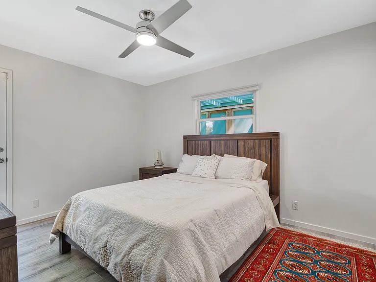 4974 Canoga Ave — Photo 17