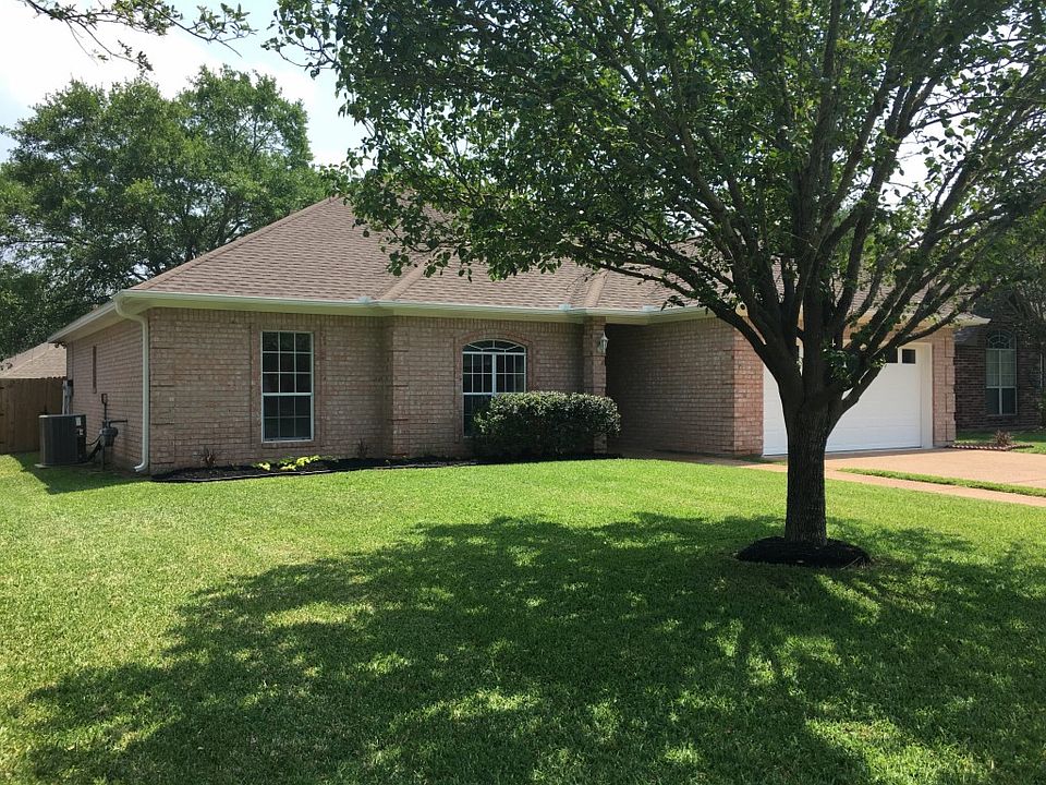 1st image of 612 Yorkshire Dr