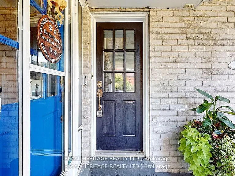 22 Birdsilver Gdns N — Photo 2