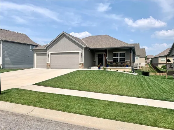 4206 Windward Dr, Saint Joseph, MO 64505