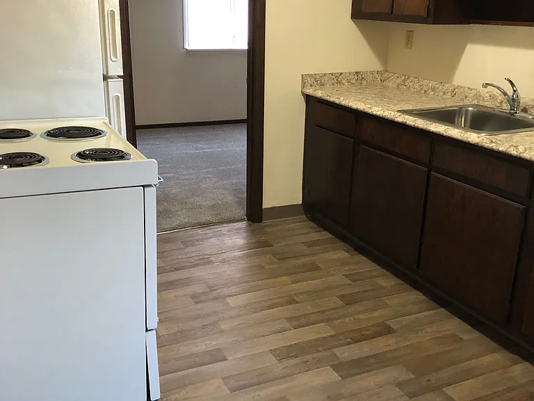 Bella Dora Rosamond Ave. Apartments — Photo 3