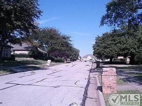 4th image of 4000 Flintridge Dr