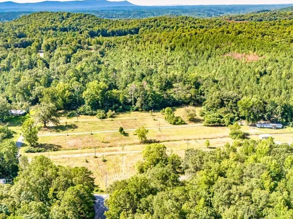 830 Mountain View Rd, Talladega, AL 35160