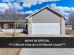 208 E Northern Ct, Mulvane, KS 67110