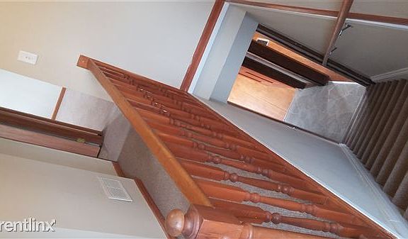3rd image of 327 Annapolis St E