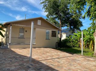 31 W Oakwood St, Tarpon Springs, FL 34689