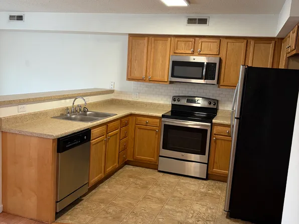 1201 El Kay Ct #9, Highland, IL 62249