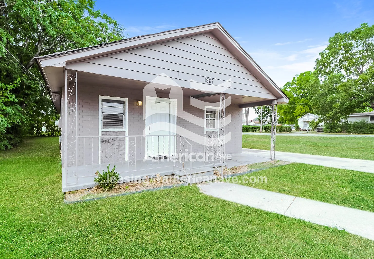 3 bed, 2.0 bath, 1056 sqft, $1,233 — Photo 2