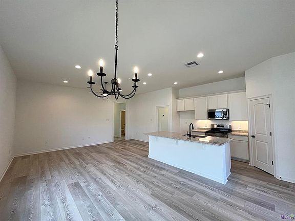5th image of 60805 Fairfax Dr