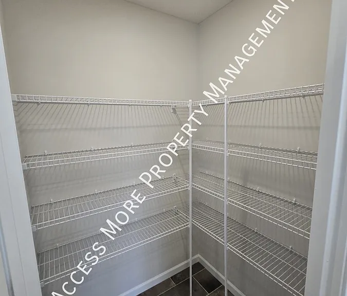 978 N South St — Photo 8