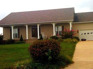 810 Navaho Dr, Maysville, KY 41056