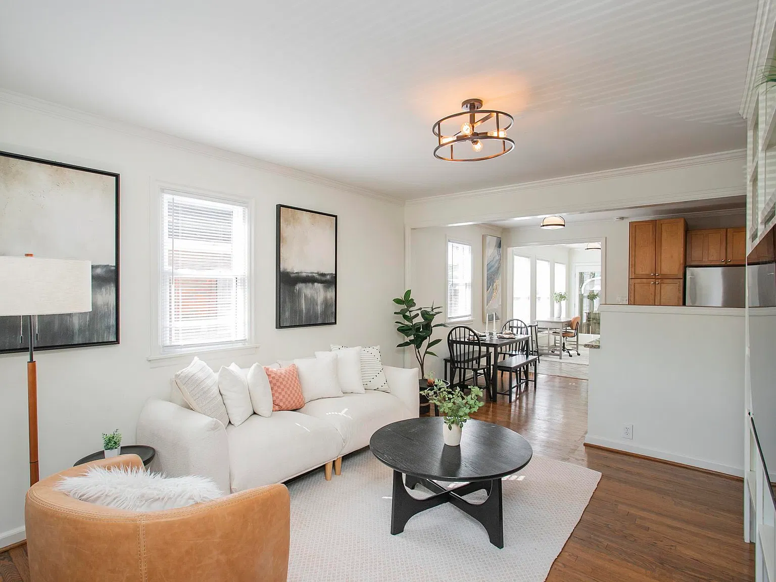 3 bed, 1400 sqft, $4,199 — Photo 2