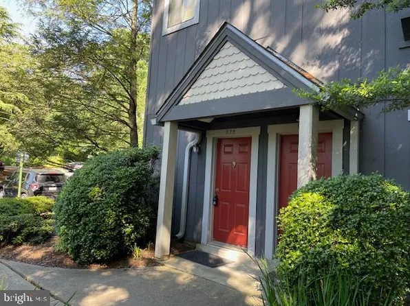 972 Windbrooke Dr #972, Gaithersburg, MD 20879