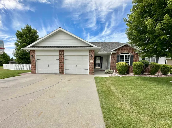 6102 R Ave, Kearney, NE 68847