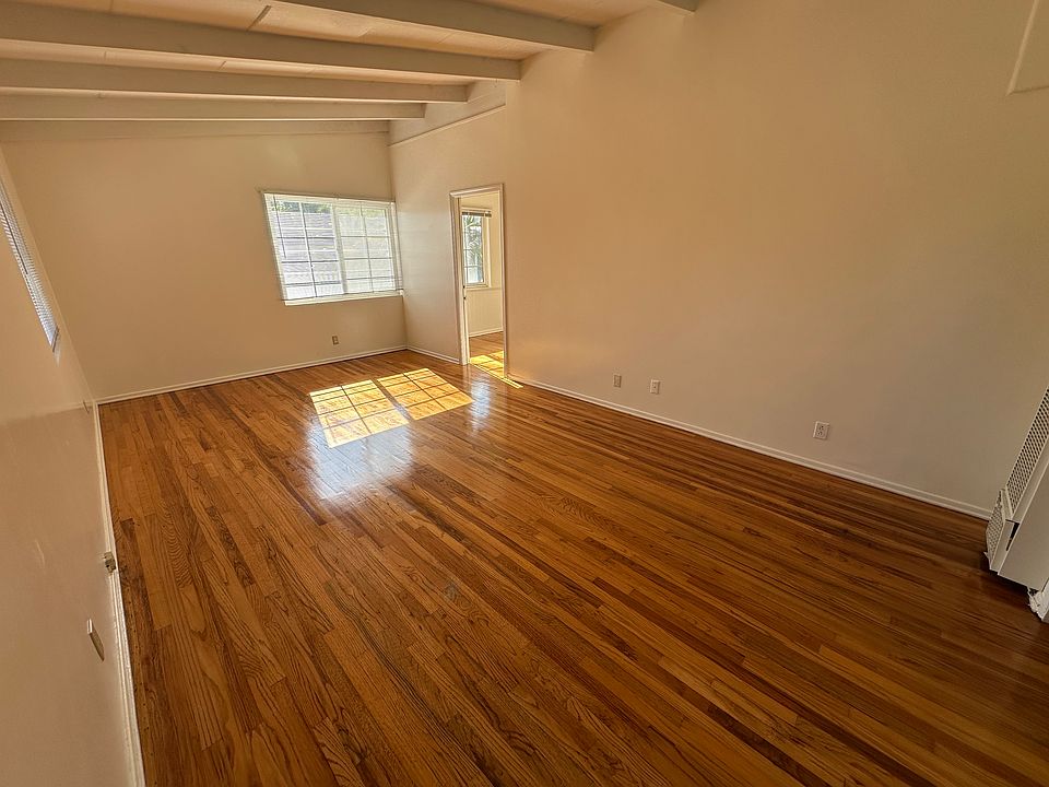 1st image of 423 Grand Blvd #1/2