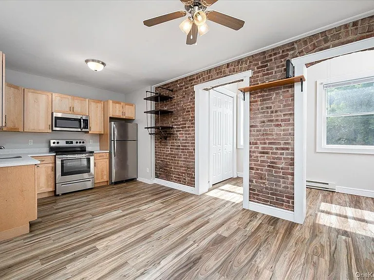 548 Warburton Ave #2E — Photo 1
