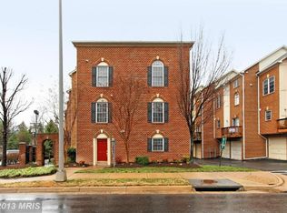 2400 N Greenbrier Ct, Arlington, VA 22207