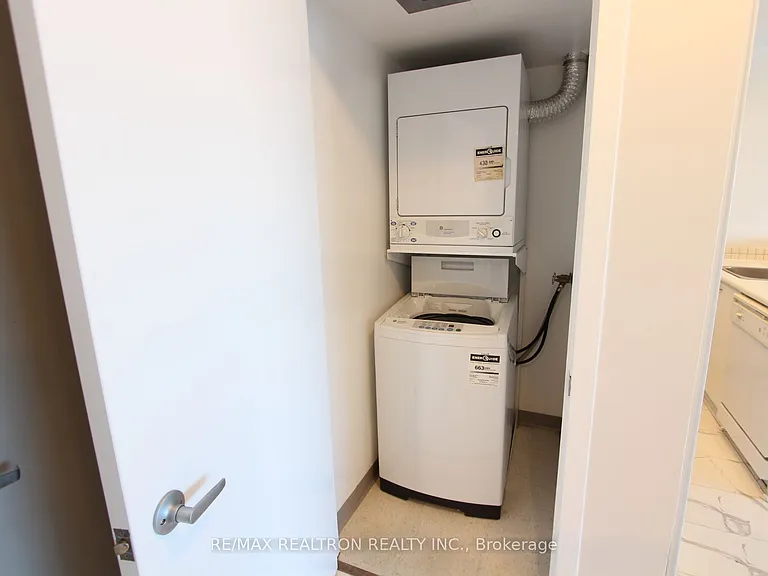 36 Lee Centre Dr #2906 — Photo 3